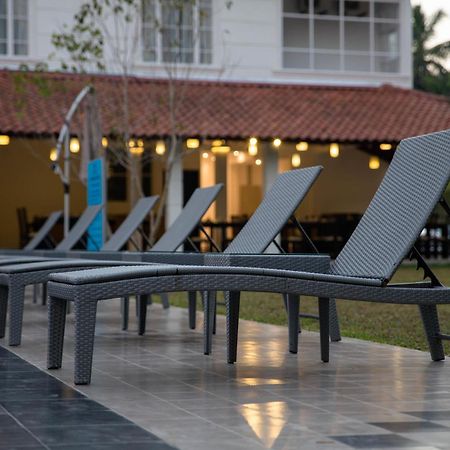 The Covanro Airport Hotel - Katunayake Gampaha Buitenkant foto