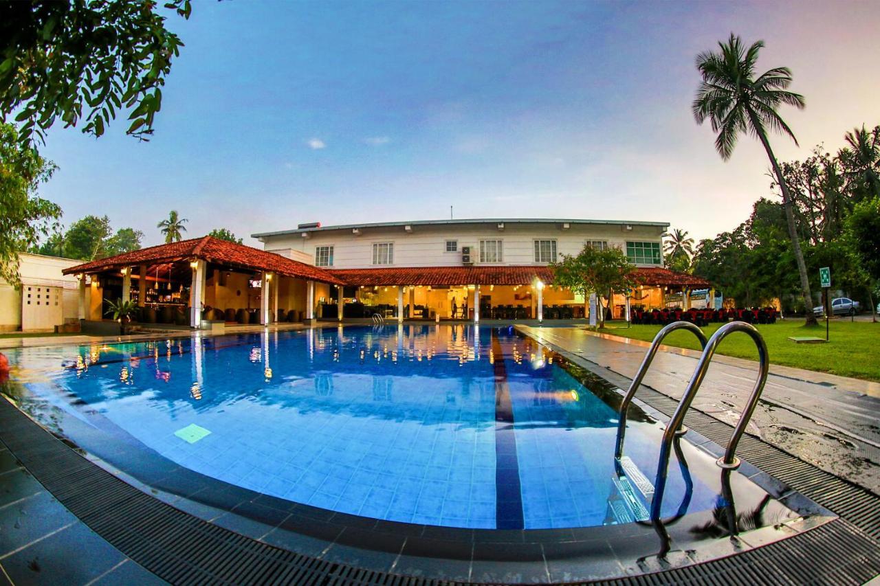 The Covanro Airport Hotel - Katunayake Gampaha Buitenkant foto