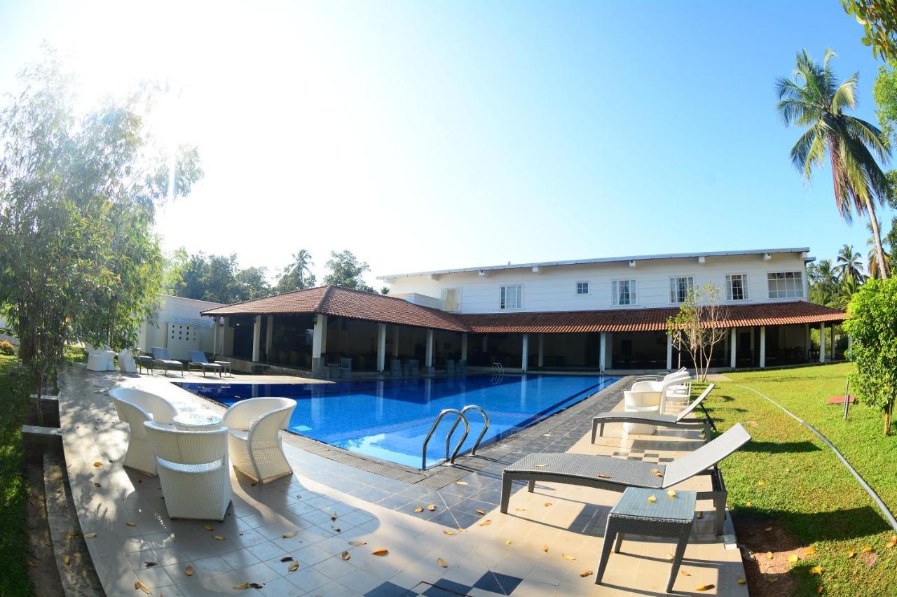 The Covanro Airport Hotel - Katunayake Gampaha Buitenkant foto