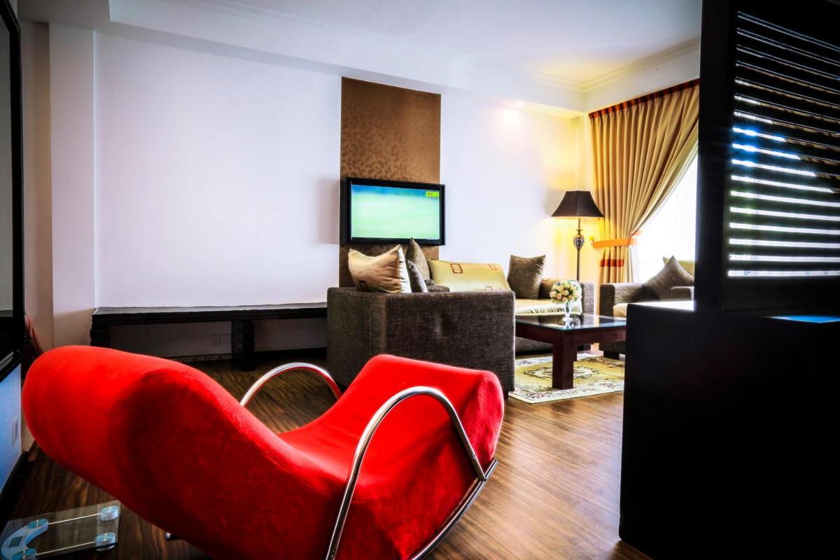 The Covanro Airport Hotel - Katunayake Gampaha Buitenkant foto