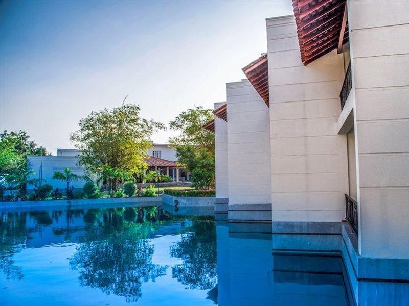The Covanro Airport Hotel - Katunayake Gampaha Buitenkant foto