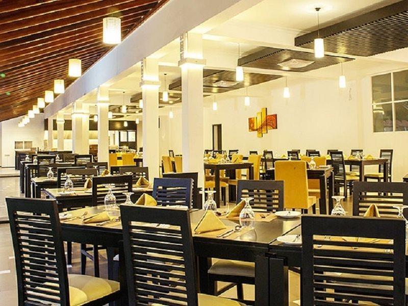 The Covanro Airport Hotel - Katunayake Gampaha Buitenkant foto