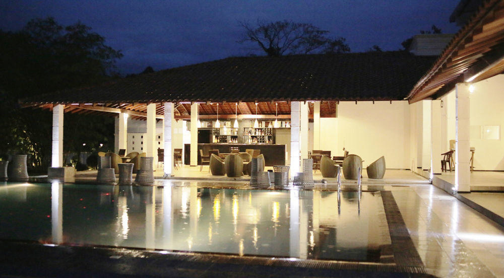 The Covanro Airport Hotel - Katunayake Gampaha Buitenkant foto