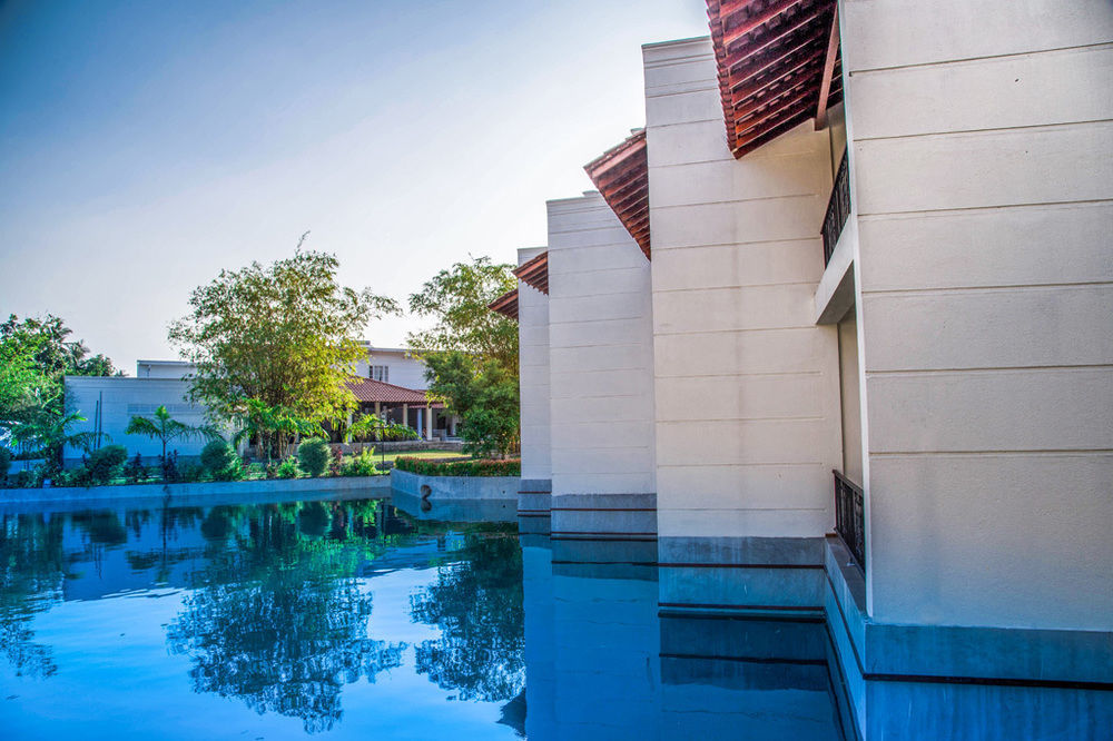 The Covanro Airport Hotel - Katunayake Gampaha Buitenkant foto