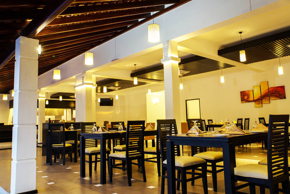The Covanro Airport Hotel - Katunayake Gampaha Buitenkant foto