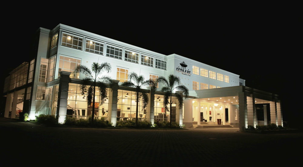 The Covanro Airport Hotel - Katunayake Gampaha Buitenkant foto