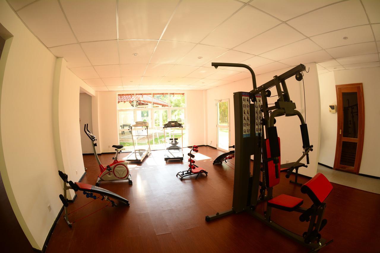 The Covanro Airport Hotel - Katunayake Gampaha Buitenkant foto