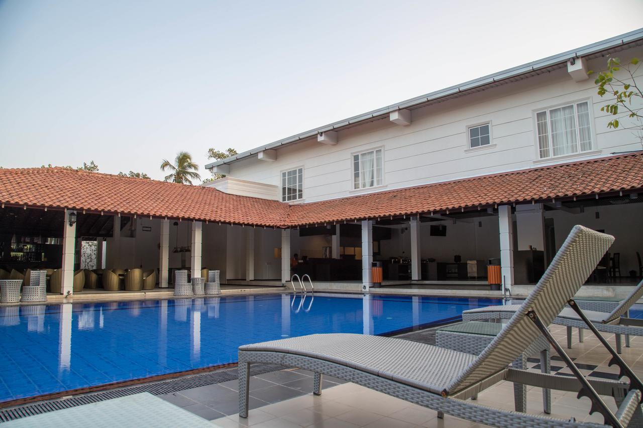 The Covanro Airport Hotel - Katunayake Gampaha Buitenkant foto