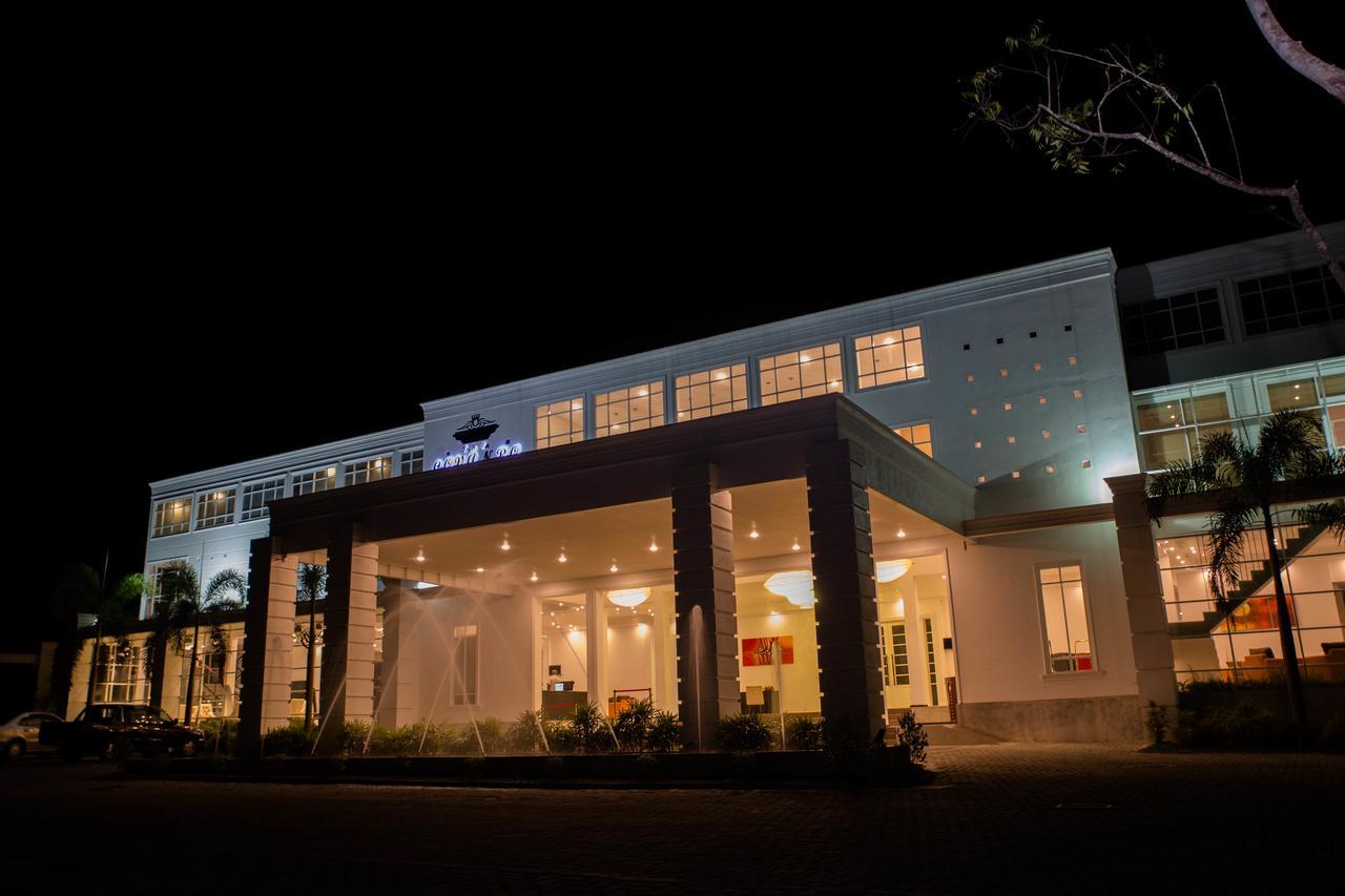 The Covanro Airport Hotel - Katunayake Gampaha Buitenkant foto