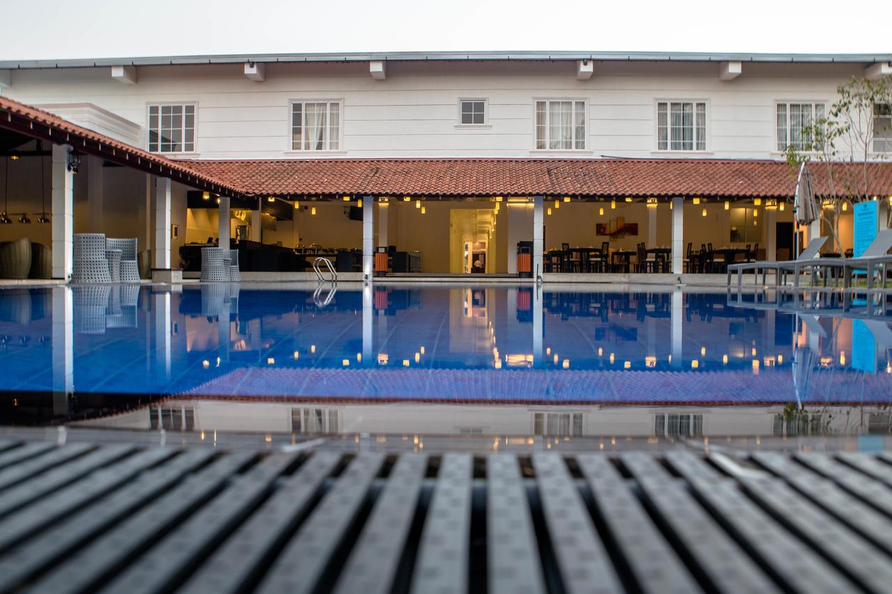 The Covanro Airport Hotel - Katunayake Gampaha Buitenkant foto