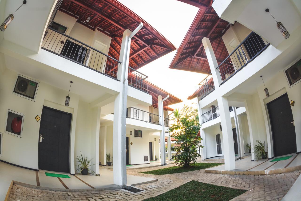 The Covanro Airport Hotel - Katunayake Gampaha Buitenkant foto