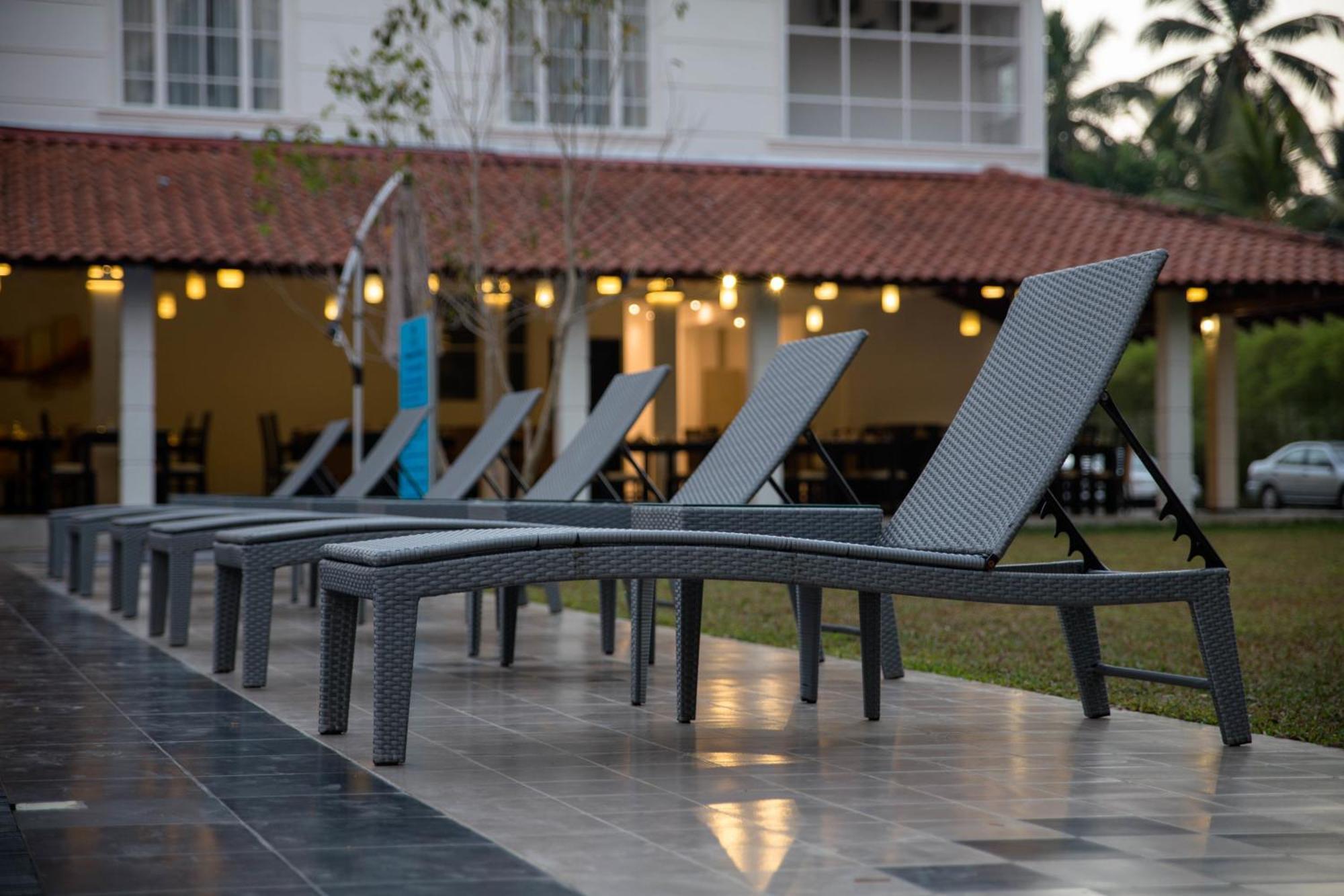 The Covanro Airport Hotel - Katunayake Gampaha Buitenkant foto