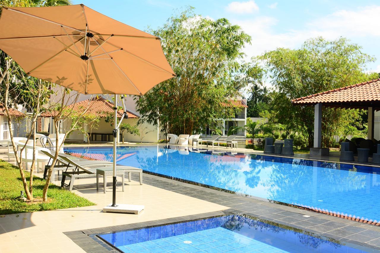 The Covanro Airport Hotel - Katunayake Gampaha Buitenkant foto