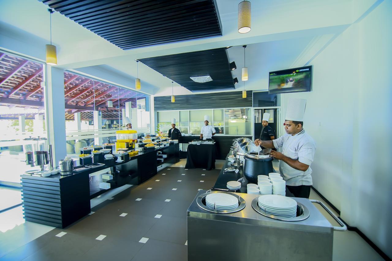 The Covanro Airport Hotel - Katunayake Gampaha Buitenkant foto