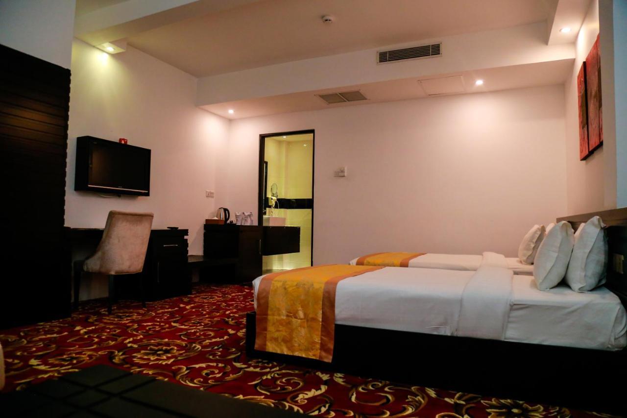 The Covanro Airport Hotel - Katunayake Gampaha Buitenkant foto